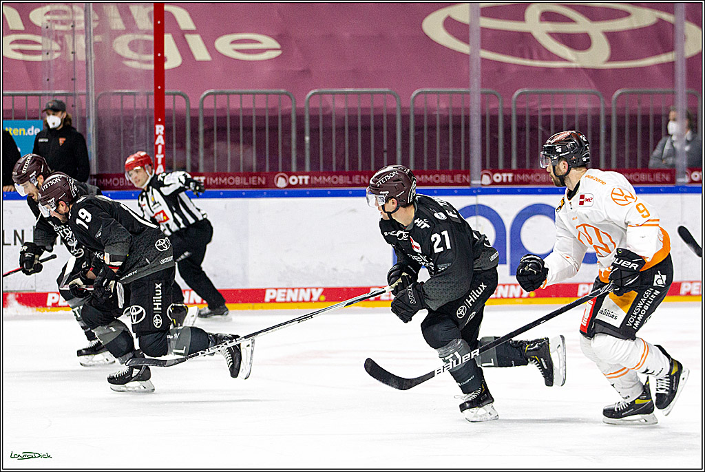 PENNY DEL;  Koelner Haie - Wolfsburg Grizzlys; Koeln, 17.03.2021